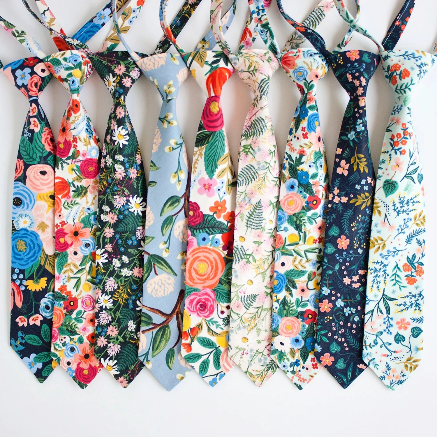 Boy's Necktie / Garden Party In Cream